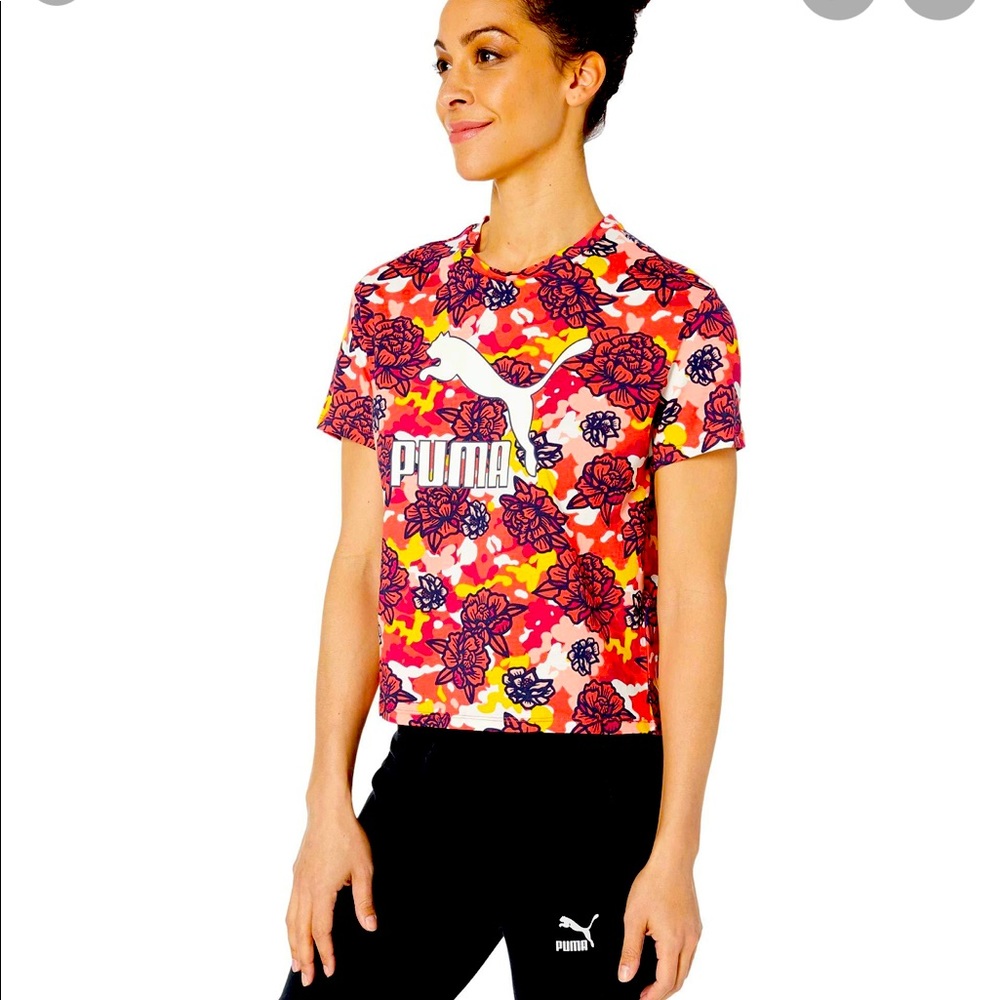 PUMA
Women's Red Flourish Tee Size L last 1